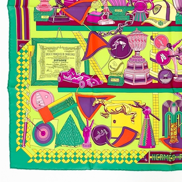 NWT Hermes Scarf Carré 90 "Les Trophées" in Green/Purple - Picture 9 of 10